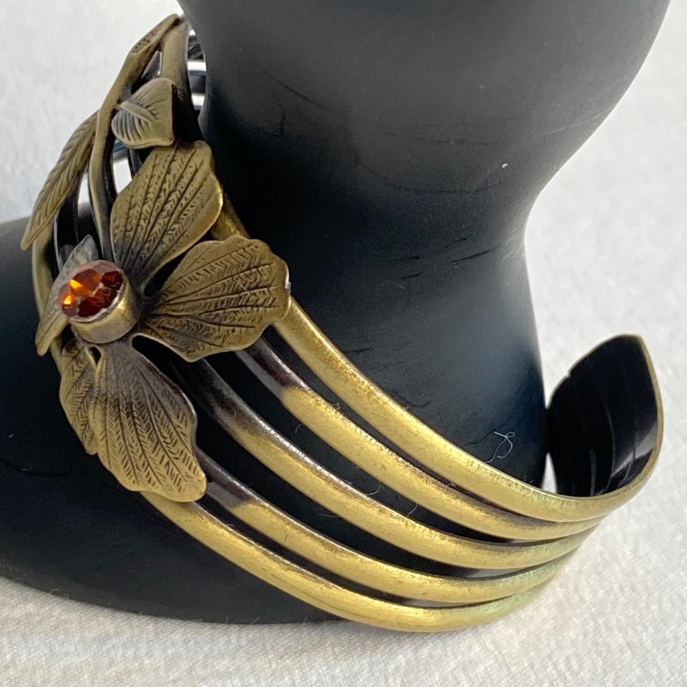 💎Bronze Tone Open Work Metal Cuff Bracelet With Flower Overlay With Red Stone
